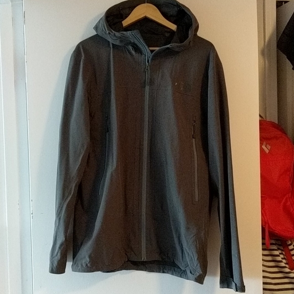 North face men's windbreaker